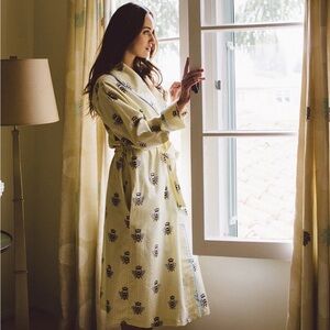 The cats Pajamas Queen Bee-Print Robe